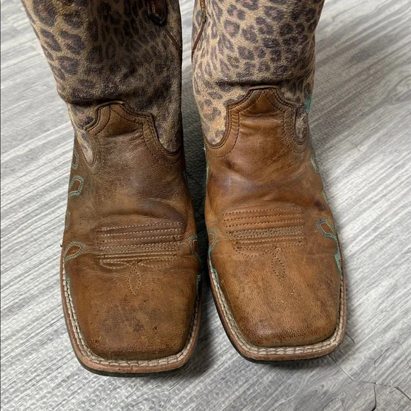 Ariat Brown Leopard Print Cowboy Boots with Cross Detail Size 4 - Picture 2 of 6